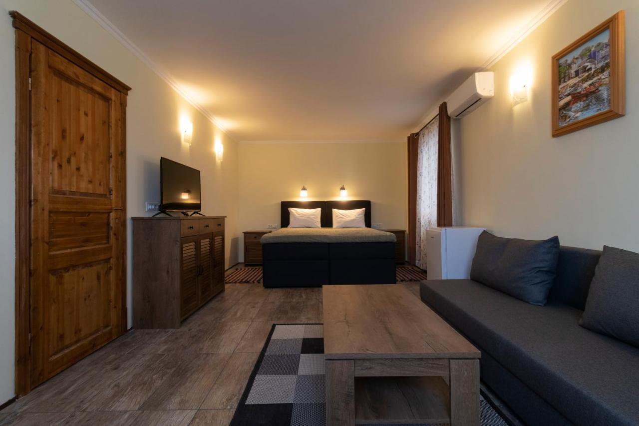 Taverna & Rooms Sutivan Εξωτερικό φωτογραφία