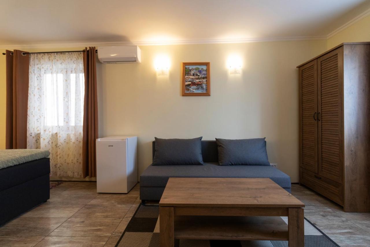 Taverna & Rooms Sutivan Εξωτερικό φωτογραφία
