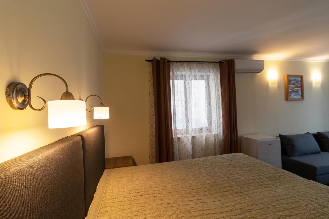Taverna & Rooms Sutivan Εξωτερικό φωτογραφία