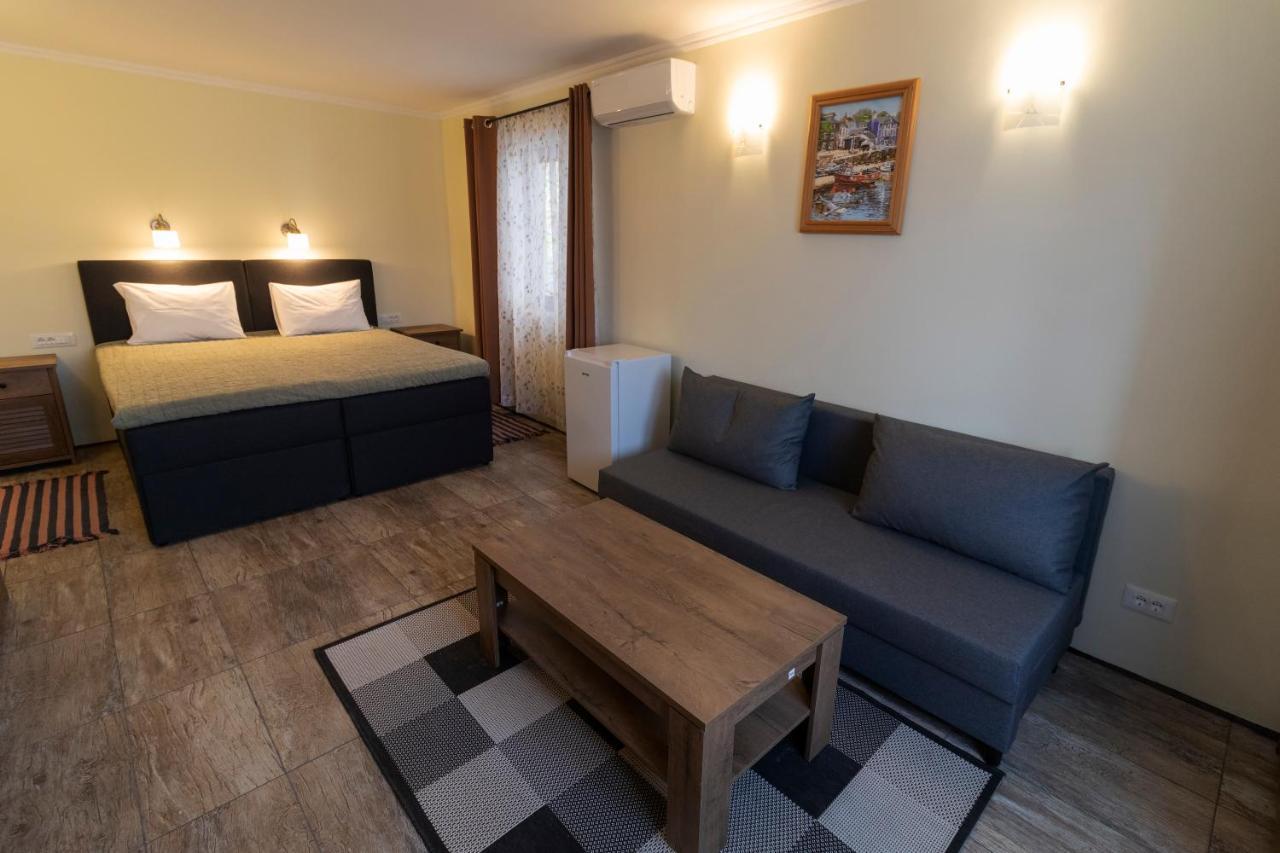 Taverna & Rooms Sutivan Εξωτερικό φωτογραφία