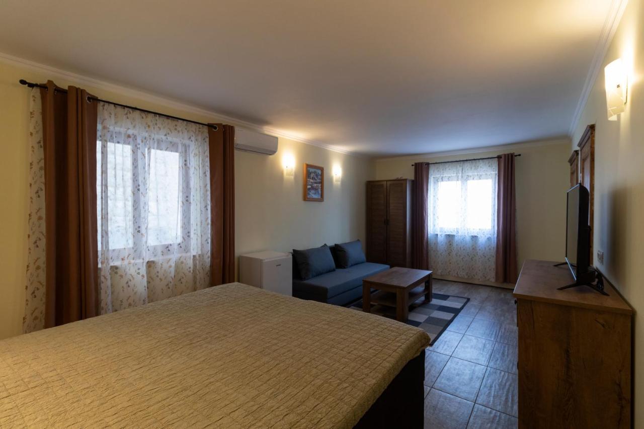 Taverna & Rooms Sutivan Εξωτερικό φωτογραφία