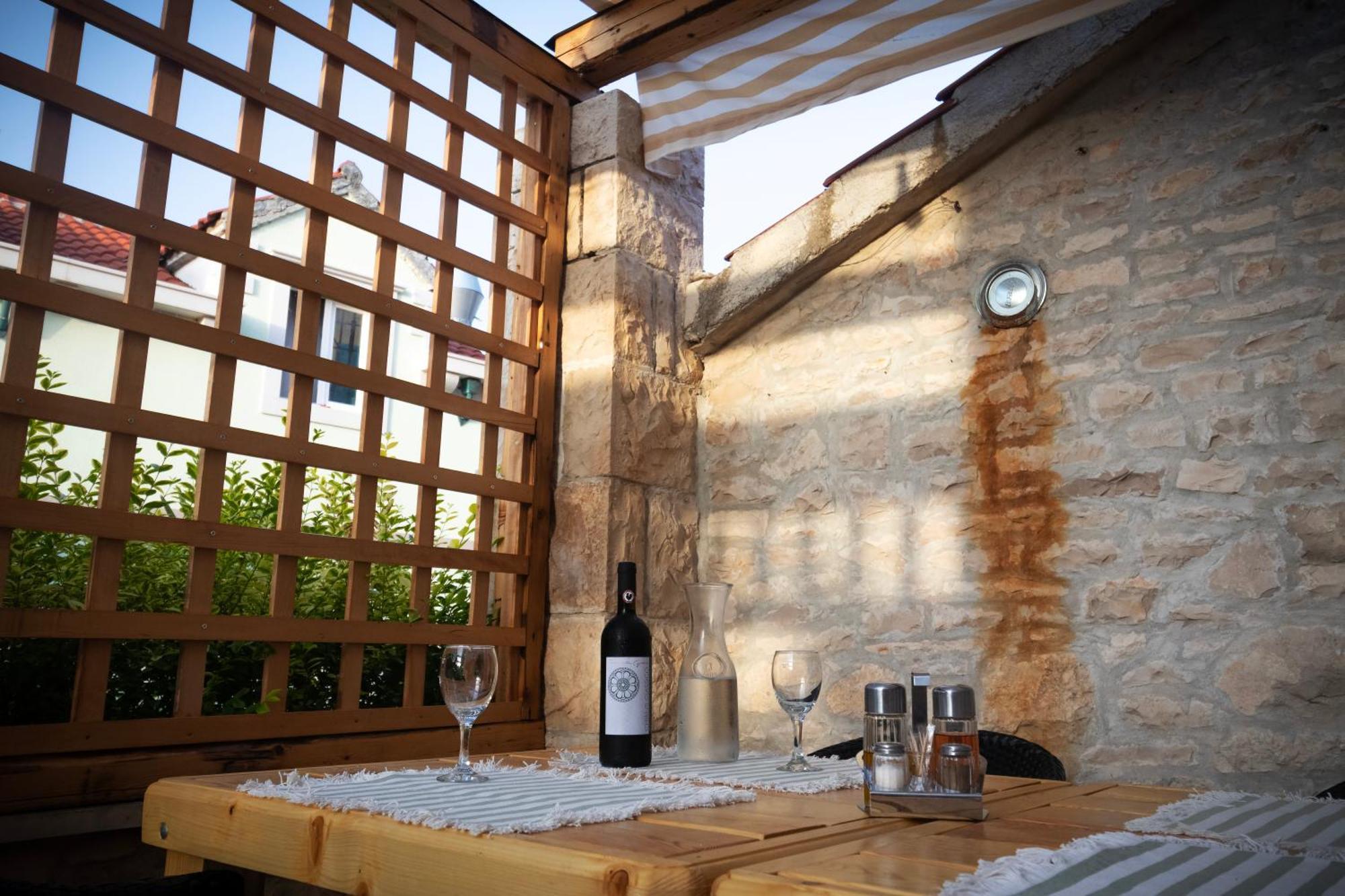 Taverna & Rooms Sutivan Εξωτερικό φωτογραφία